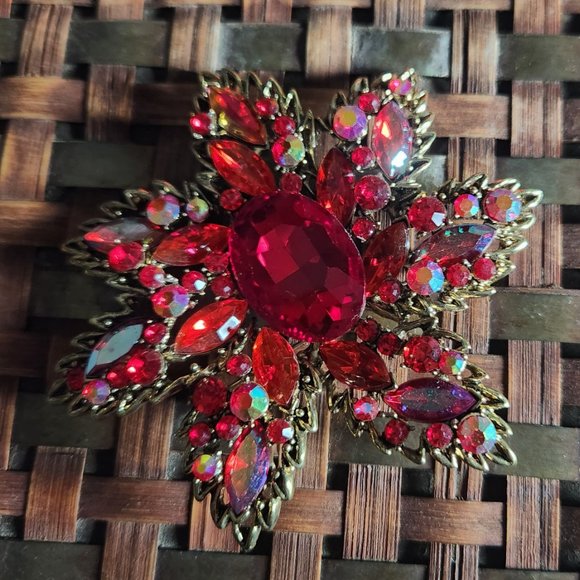 Red Gemstone Ladies Red Exquisite Brooch NWOT - Picture 9 of 9